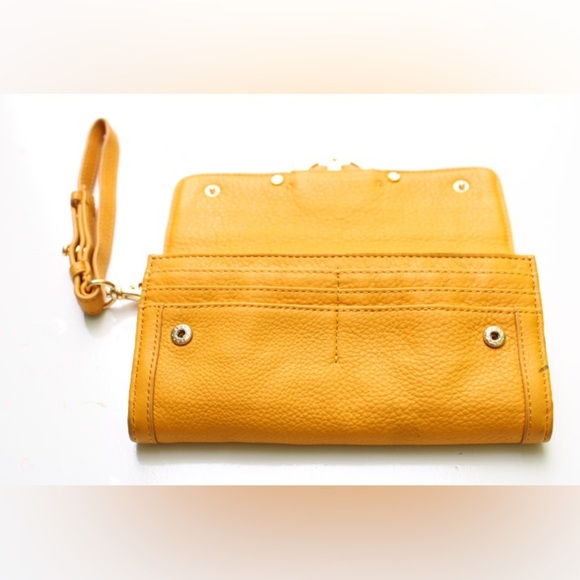 Tory Burch Amanda wristlet - Picture 3 of 16